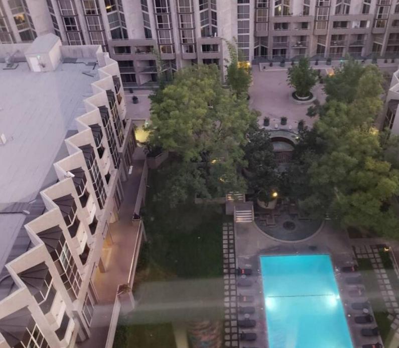 Downtown Views On First & Fig Appartement
